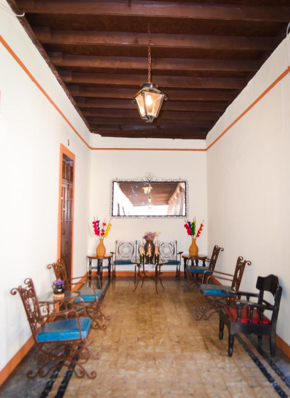 Hotel Villa De Flores Uruapan  Exterior photo