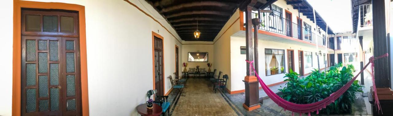 Hotel Villa De Flores Uruapan  Exterior photo