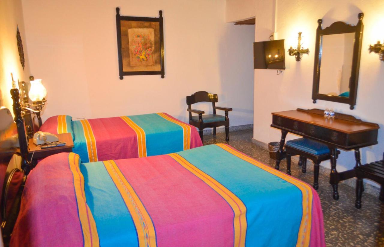 Hotel Villa De Flores Uruapan  Exterior photo